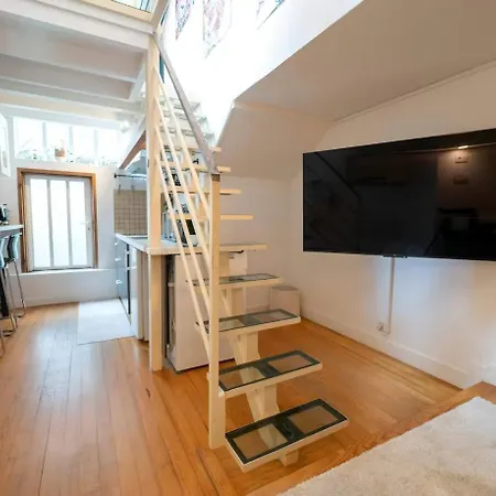 Cozy Artist Loft Apartment